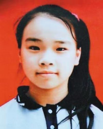 何玥 (2).jpg 何玥 (2).jpg