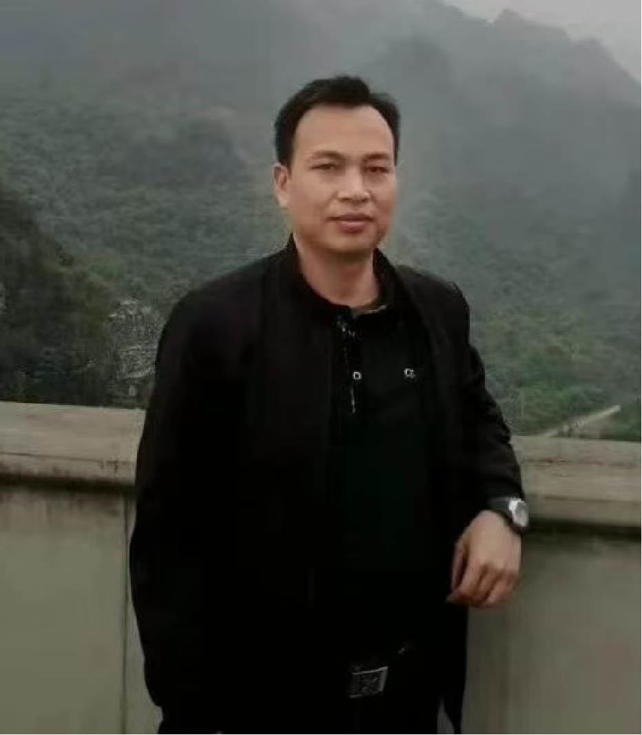 张华.png 张华.png